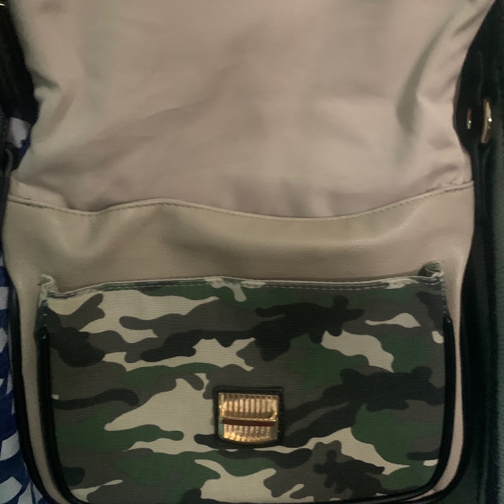 Handbag - Picture 3 of 4